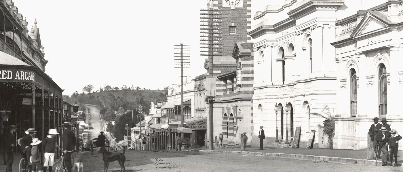 Brisbane Street, Ipswich, in the early 1900s, with shopfronts and horse traffic